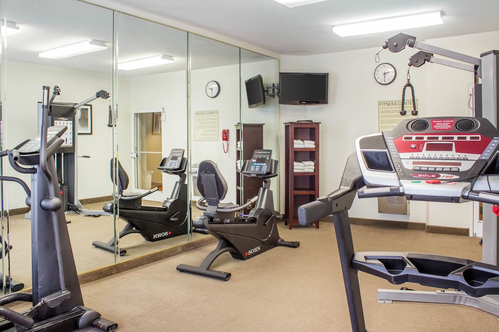 Sleep Inn & Suites Jacksonville Near Camp Lejeune 14/33