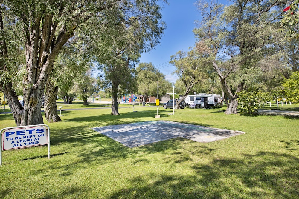 Acclaim Rose Gardens Beachside Holiday Park 38/50