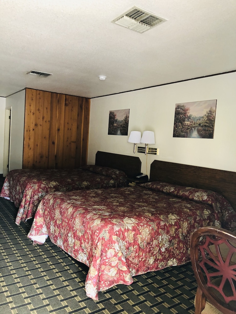 Motel Garberville 13/65