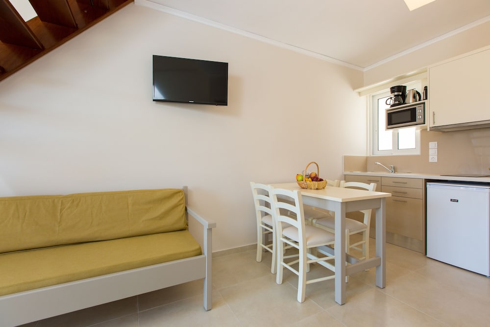 Trefon Hotel Apartments and Family Suites 59/73