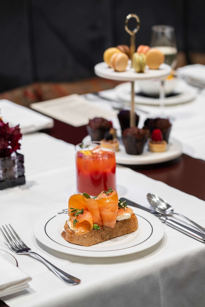 Radisson Collection Hotel, Palazzo Touring Club Milan 55/73