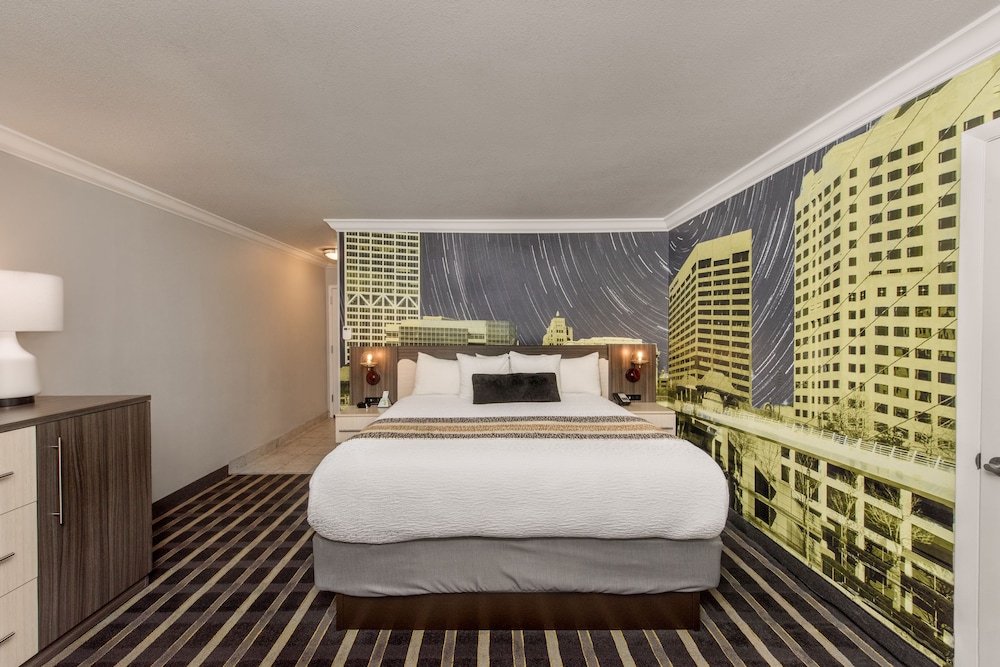 Best Western Plus Milwaukee West 6/45