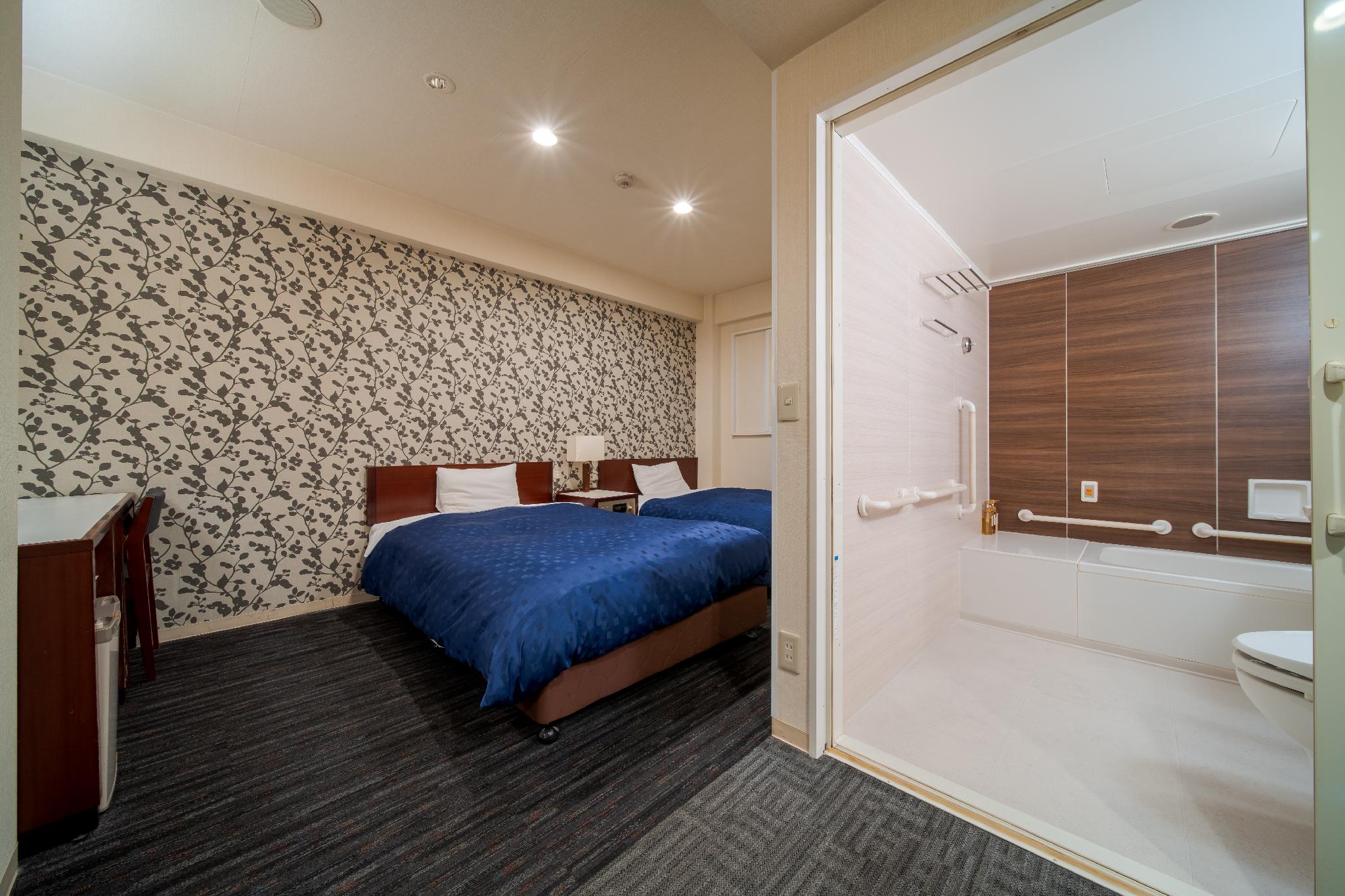Universal, Twin Beds, Smoking