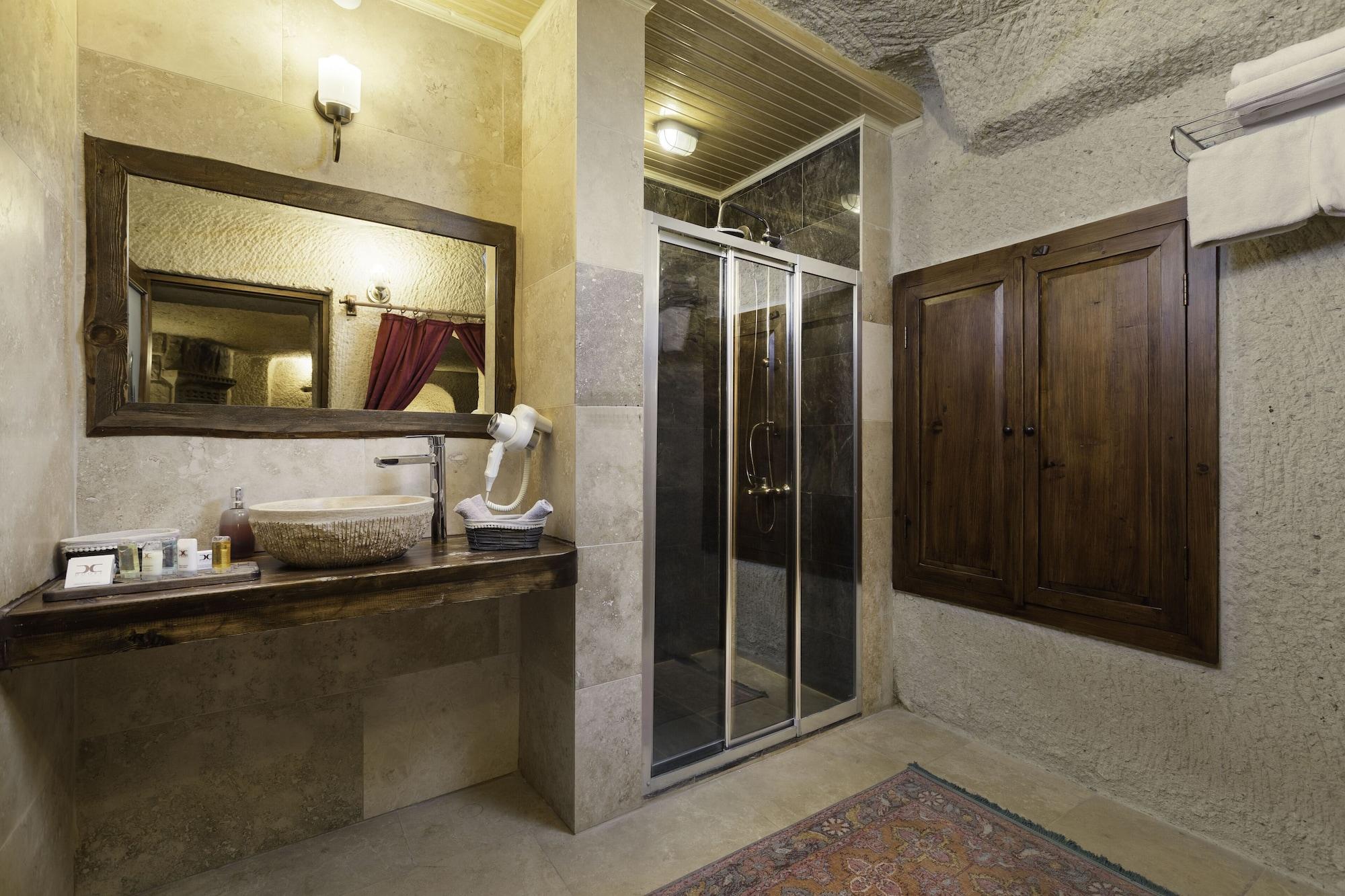 Cave, Suite, King Bed, Hot Tub