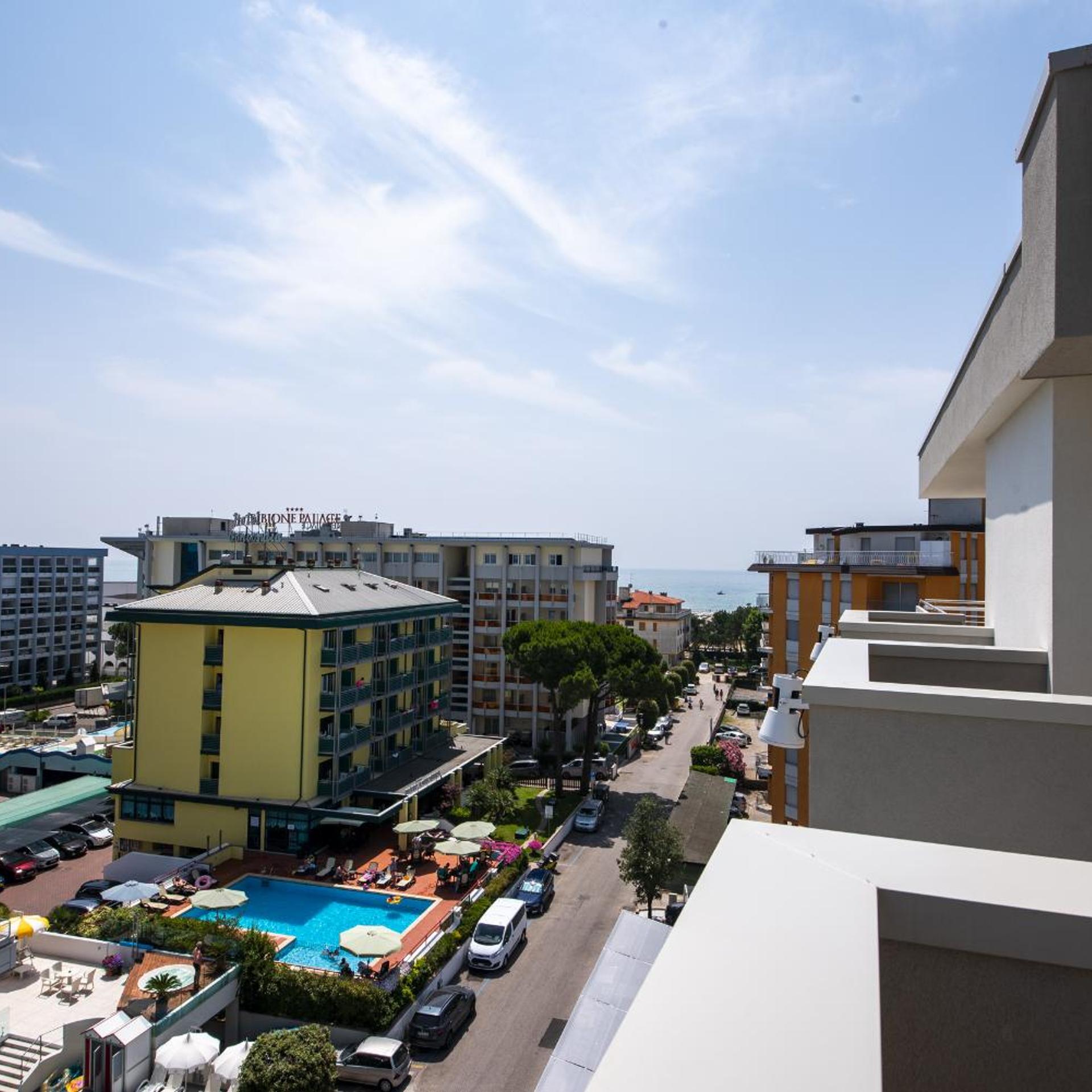 Life Hotel 44/50