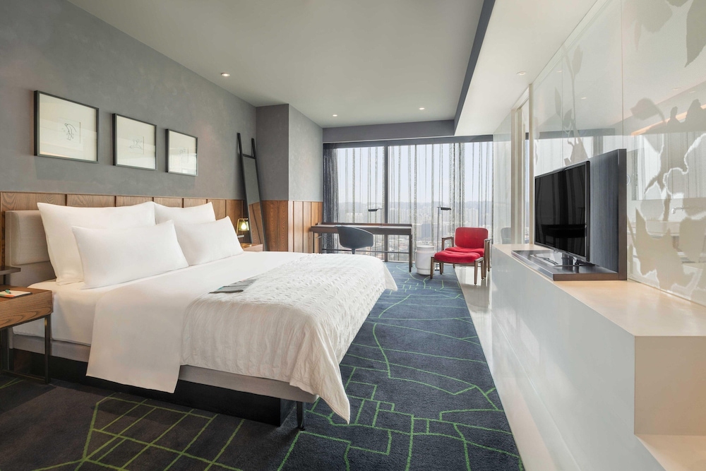 غرفة كلوب بسرير كينج، Le Meridien Zhengzhou 2/8