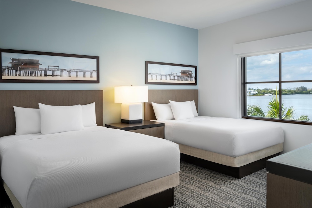 Specialty, Suite, 2 Queen Beds, Sofa, Corner