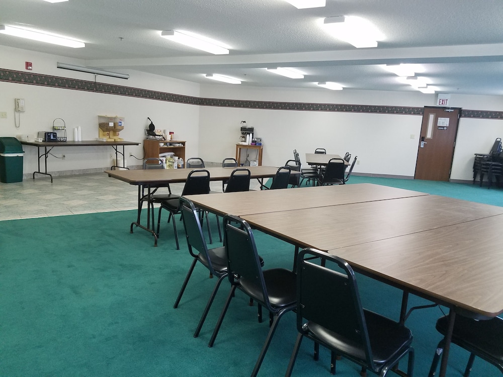 Americas Best Value Inn Tahquamenon Country 27/30