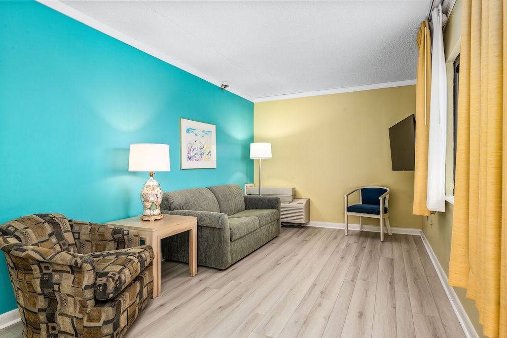 Cayman Suites Hotel 52/80