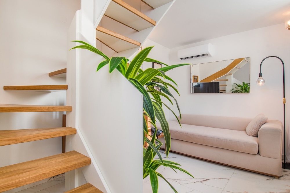 Brown Beach House Design Hotel 11/75