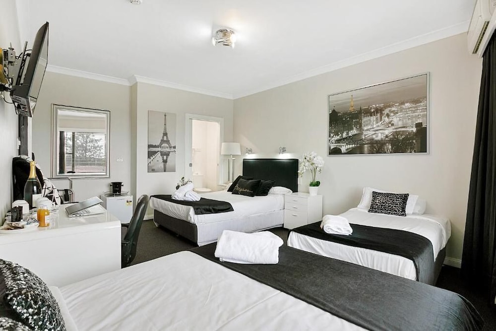 Airport Hotel Sydney 17/40