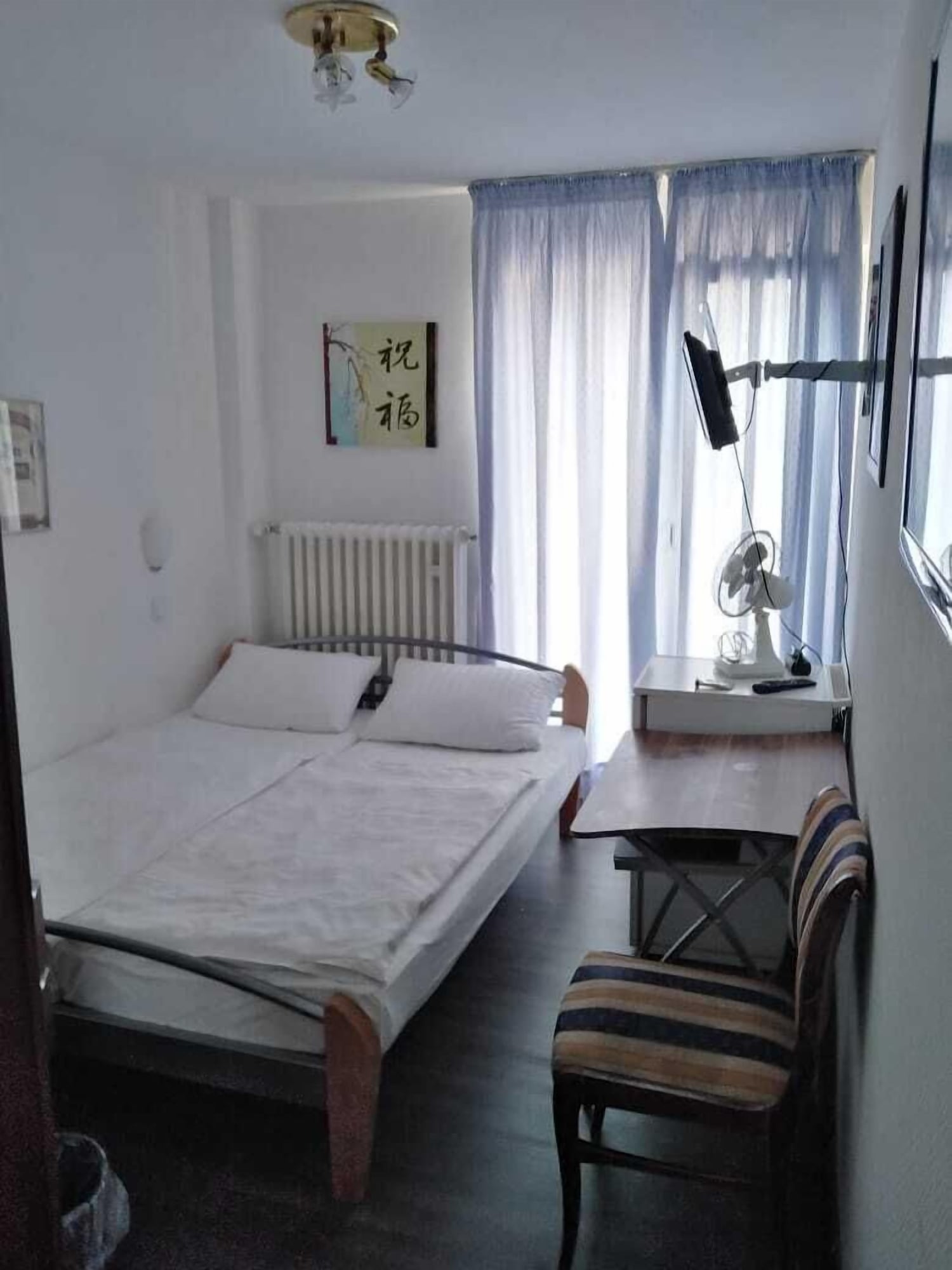 ECONOMY, TWIN BEDS, PRIVATE BATHROOM