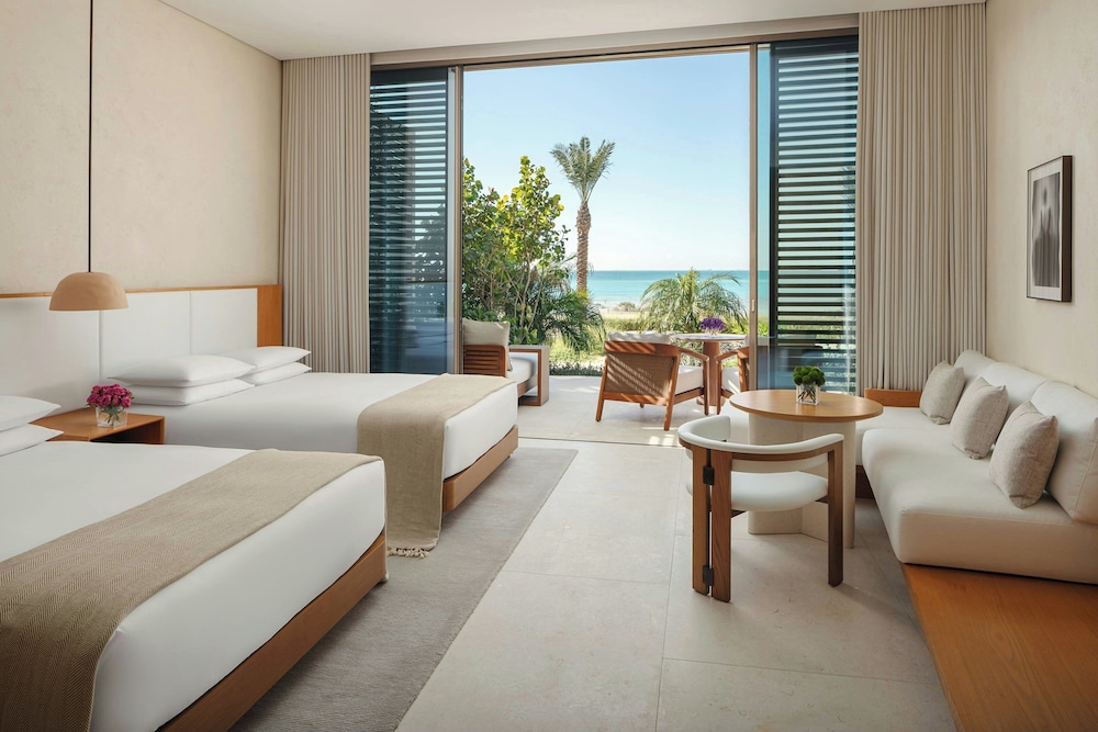 Premier, 2 Queen Beds, Terrace