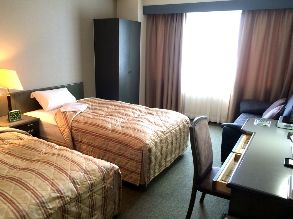 BASIC, TWIN BEDS, SMOKING