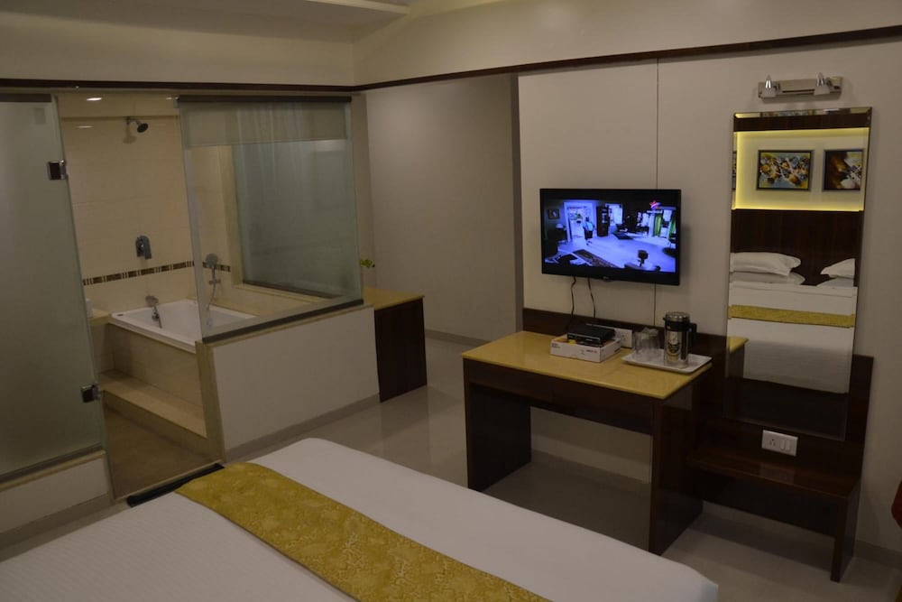 The Grand Tulip, Swargate 20/30