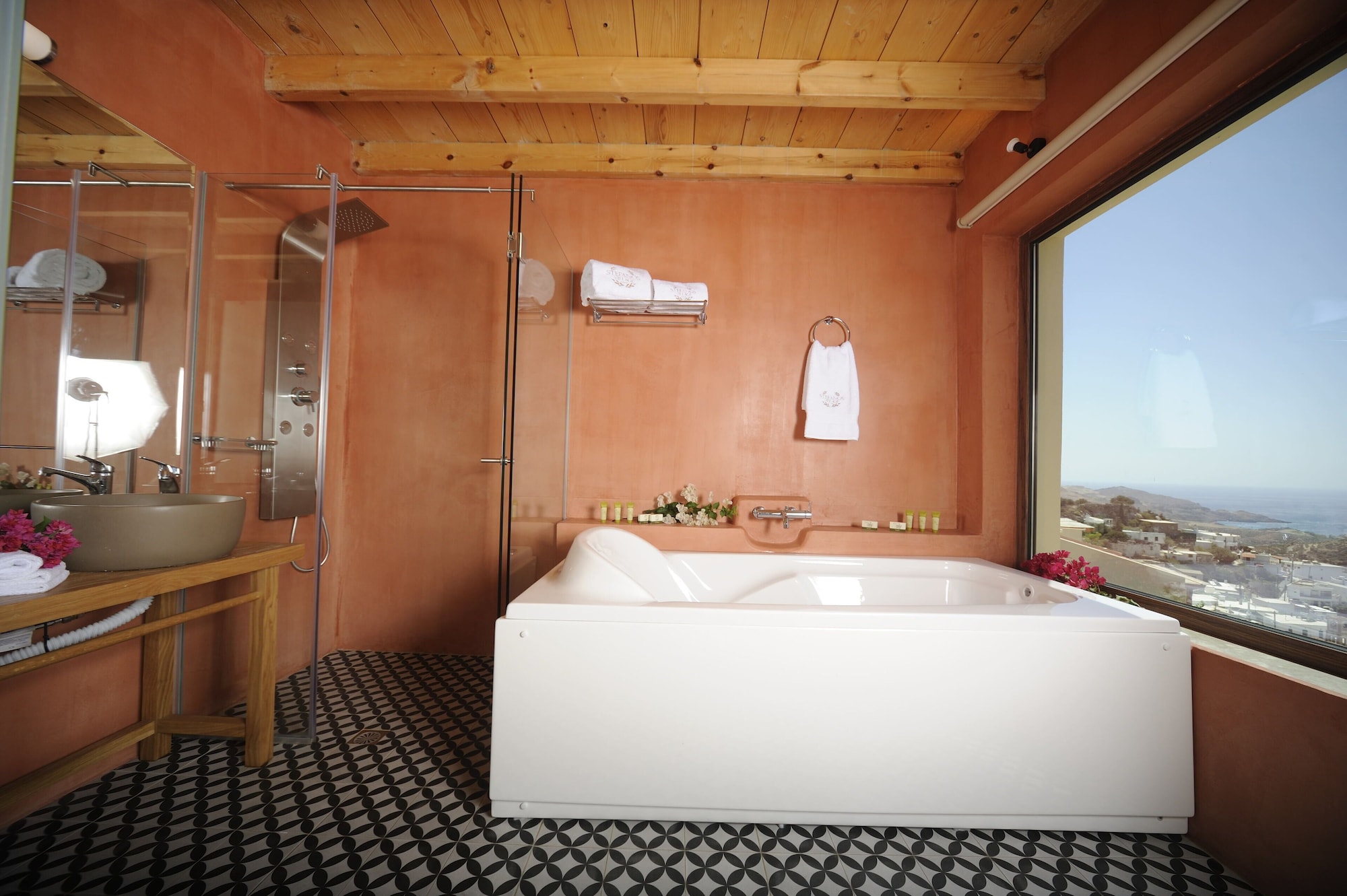 1 Bedroom, Deluxe, Suite, Apartment, Double Bed, Sea View, Sofa, Jetted Tub
