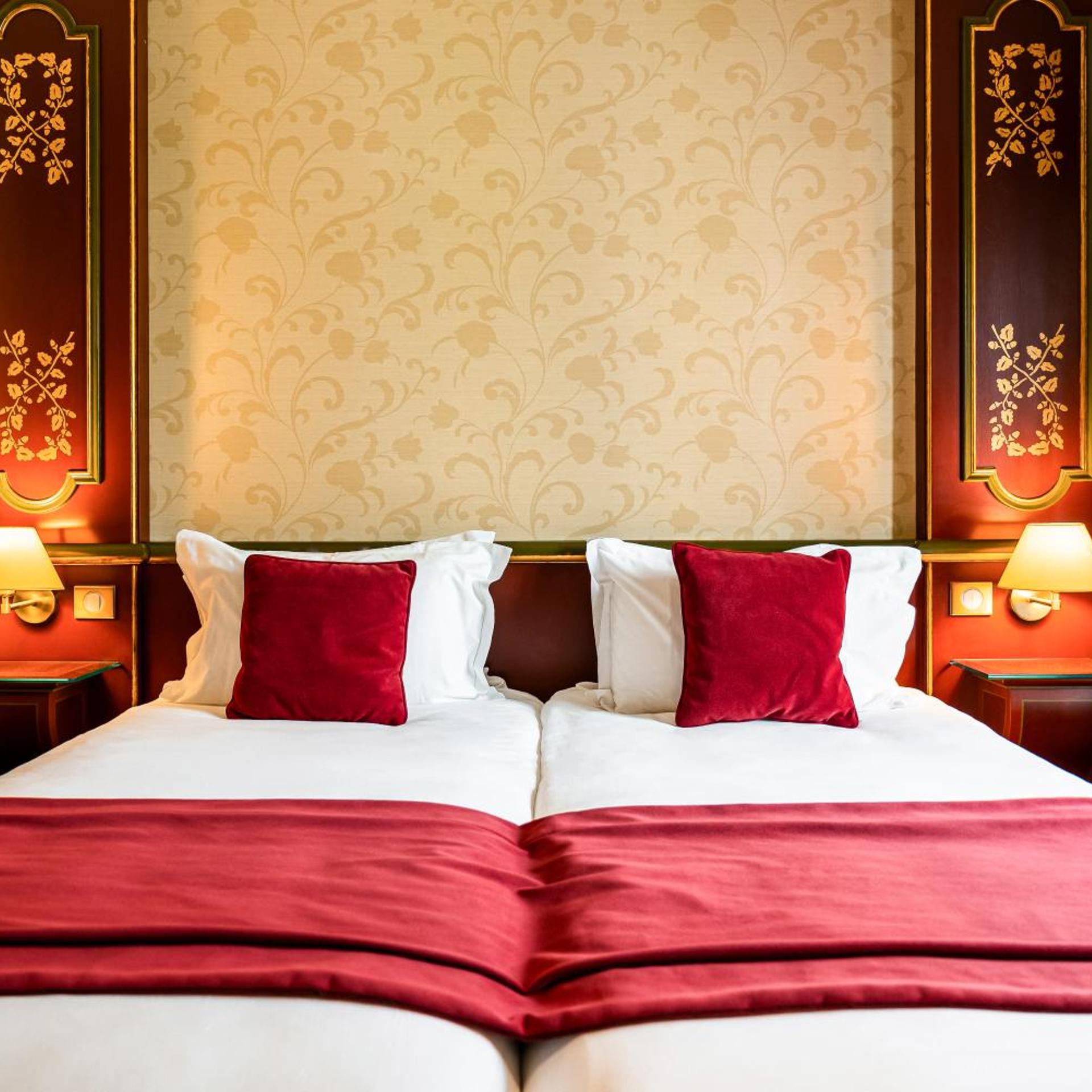 ROOM, TWIN BEDS
