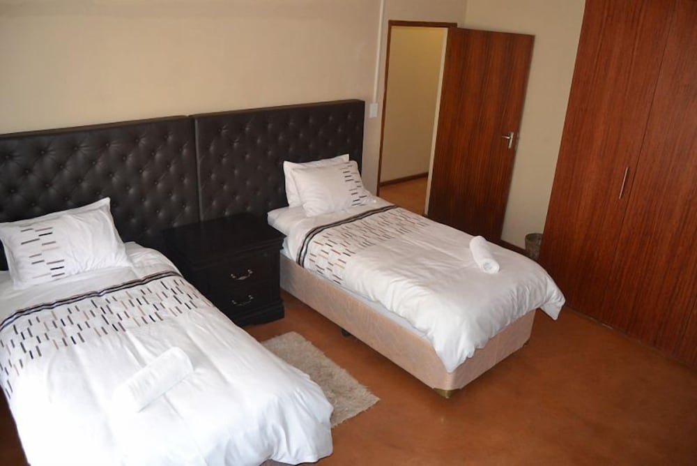Thabaledi Game Lodge 12/50