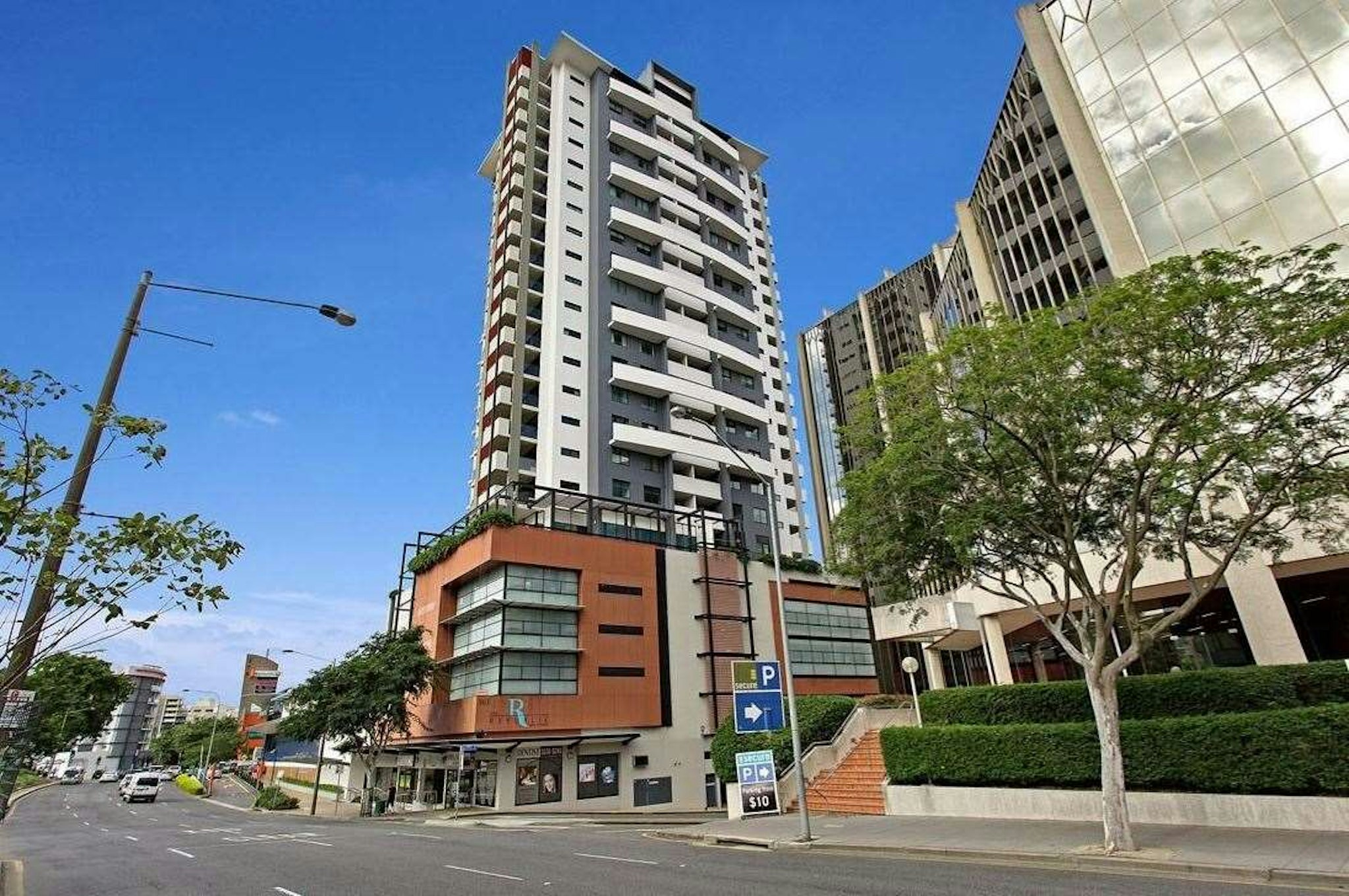 Republic Apartments 7/10