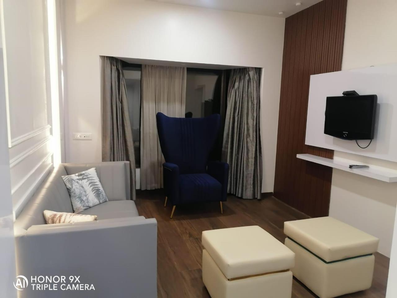 Oyo Premium Deccan Apte Road 30/55