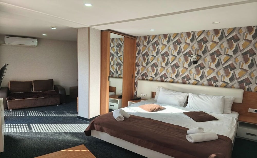 DELUXE, BALCONY