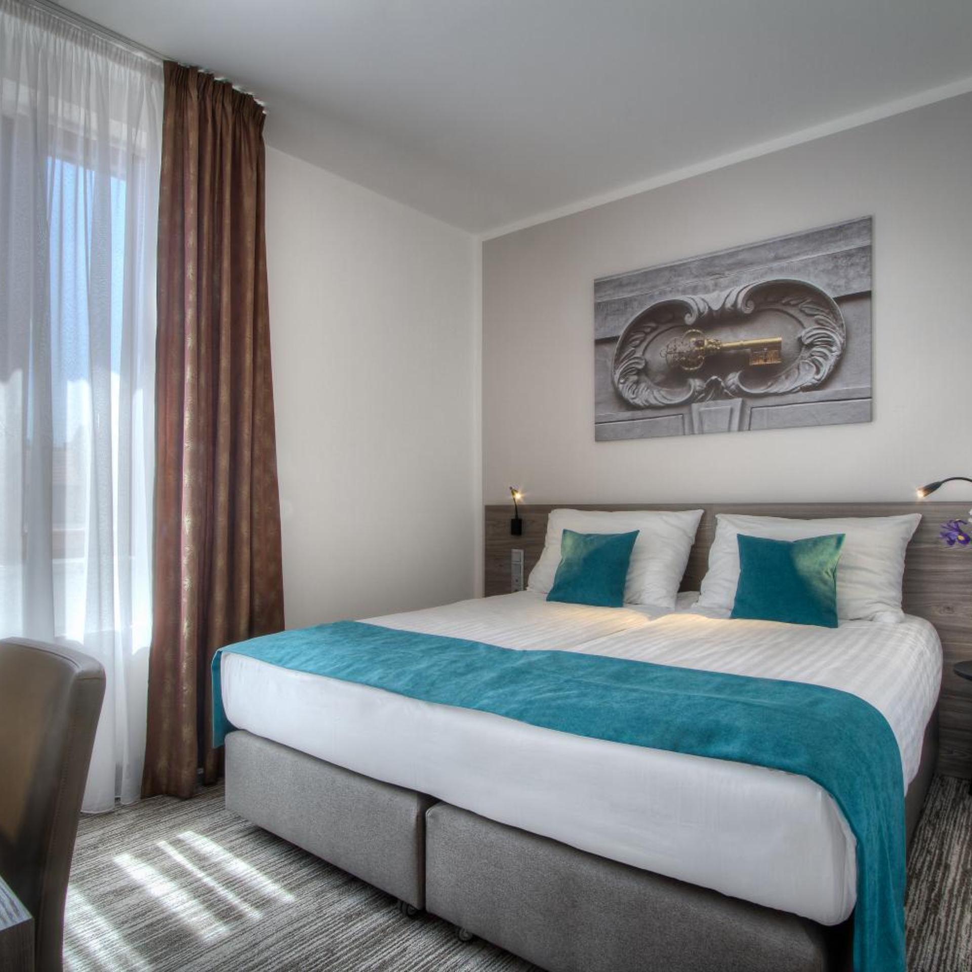 Room, Single