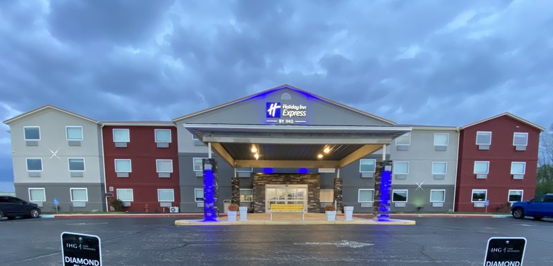 Bluffton Inn & Suites 25/26