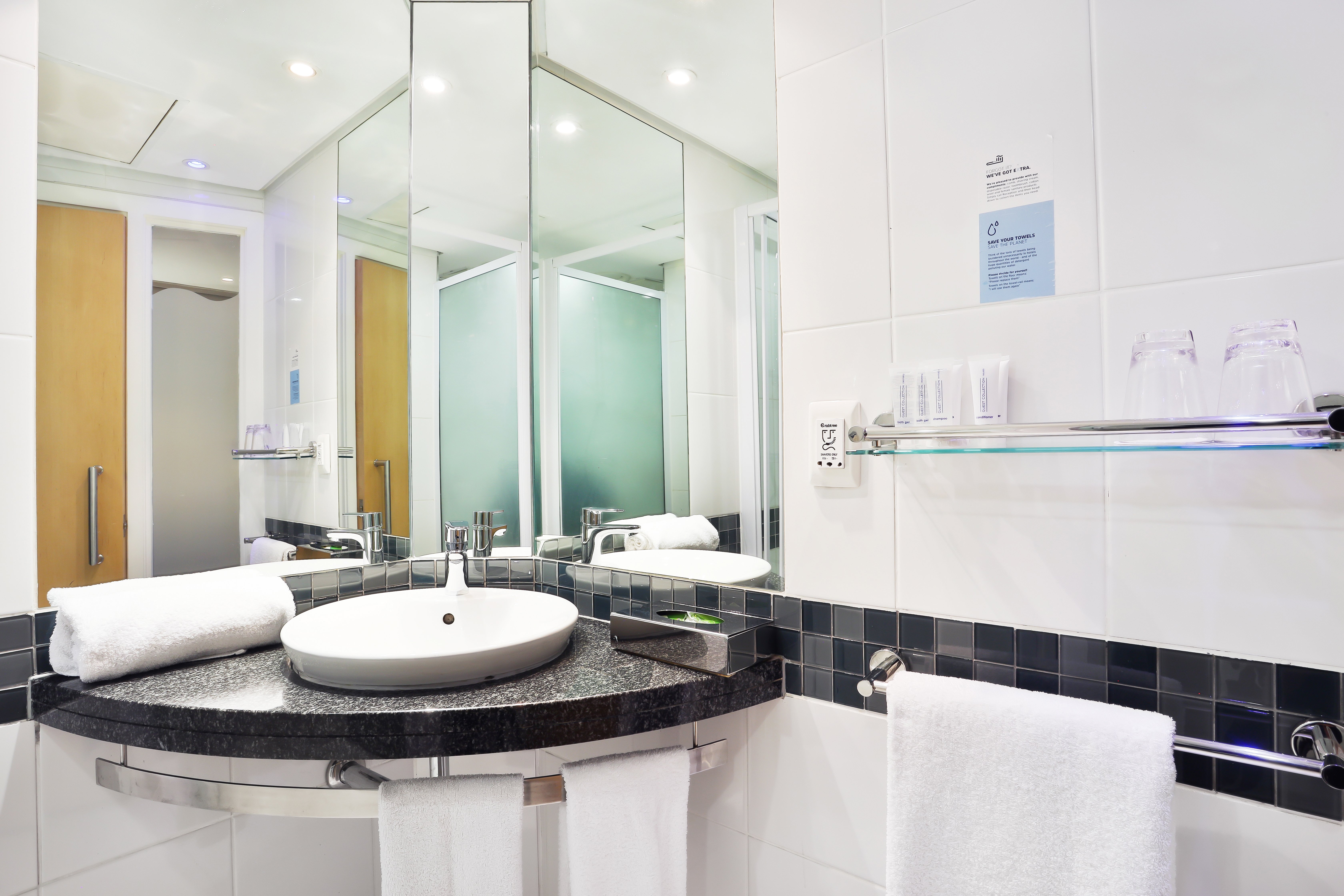 HOLIDAY INN EXPRESS CAPE TOWN CITY CENTRE 49/50