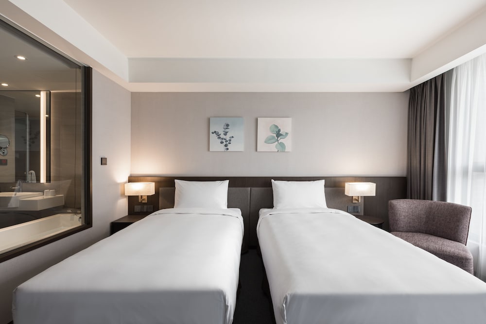 DELUXE, TWIN BEDS