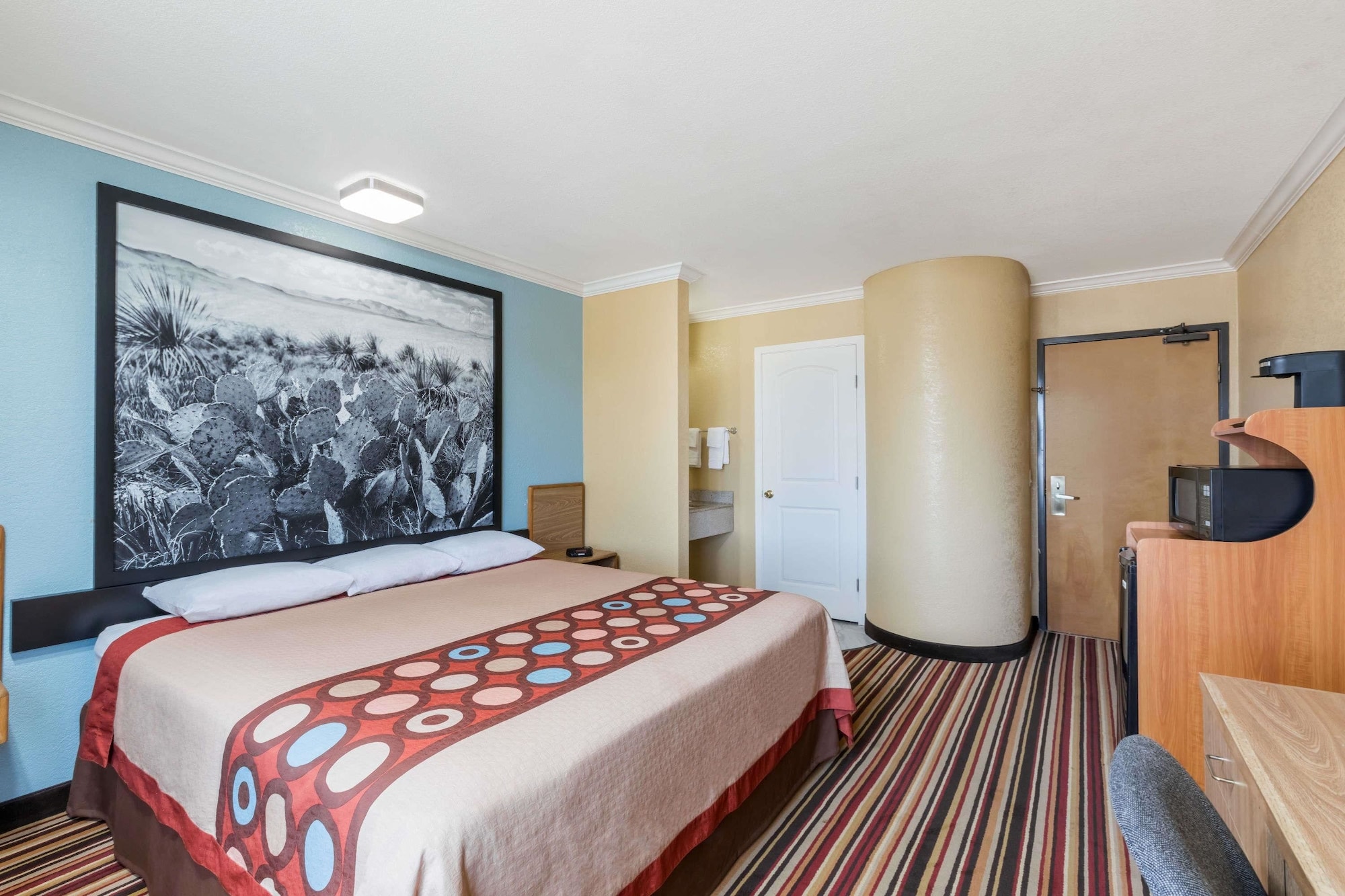 غرفة بسريرين مزدوجين، Super 8 by Wyndham Midland 2/4