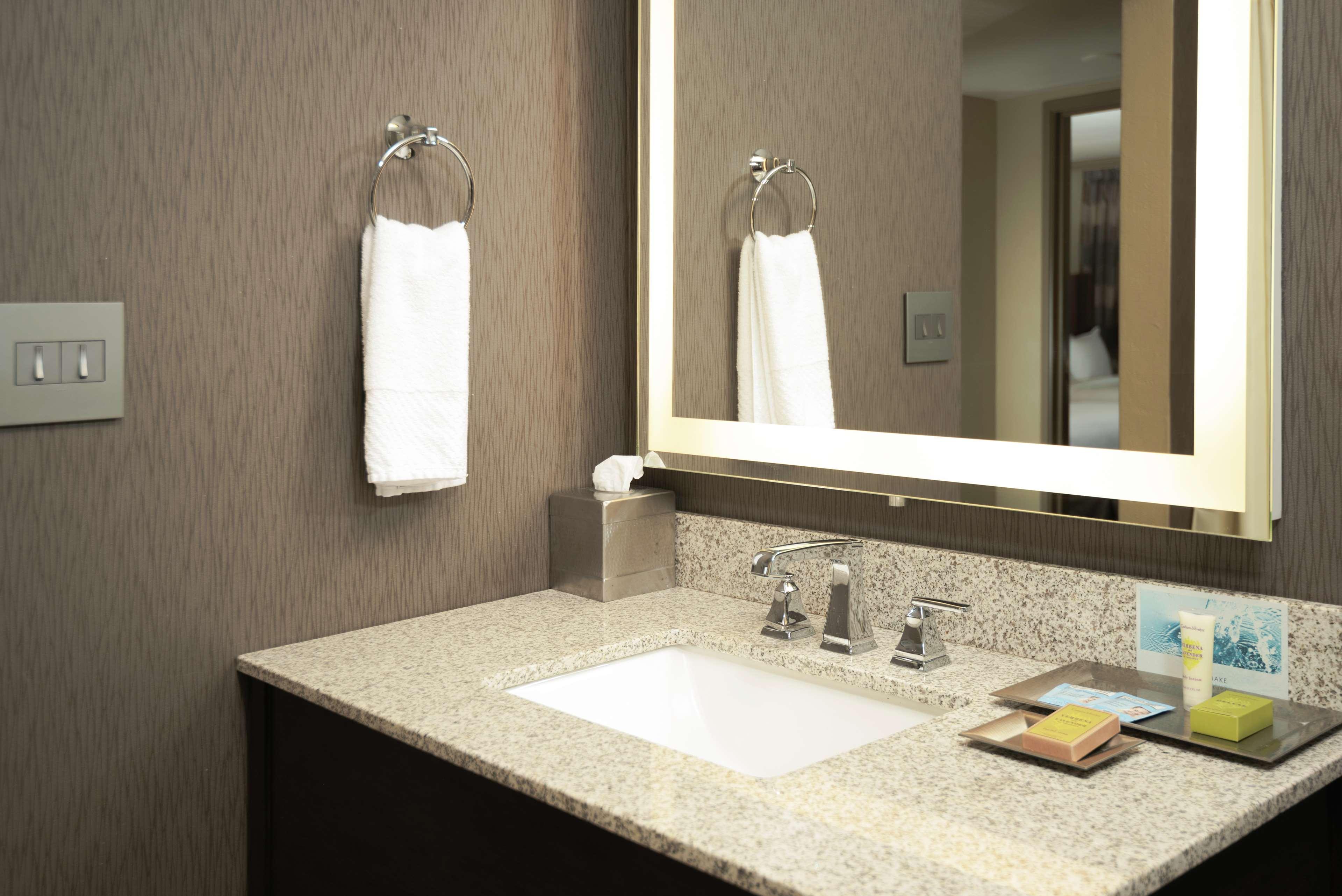 JUNIOR SUITE, 2 QUEEN BEDS, BALCONY, ACCESSIBLE