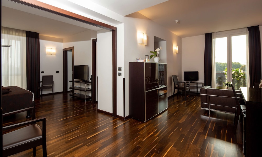 Best Western Hotel Biri 29/35