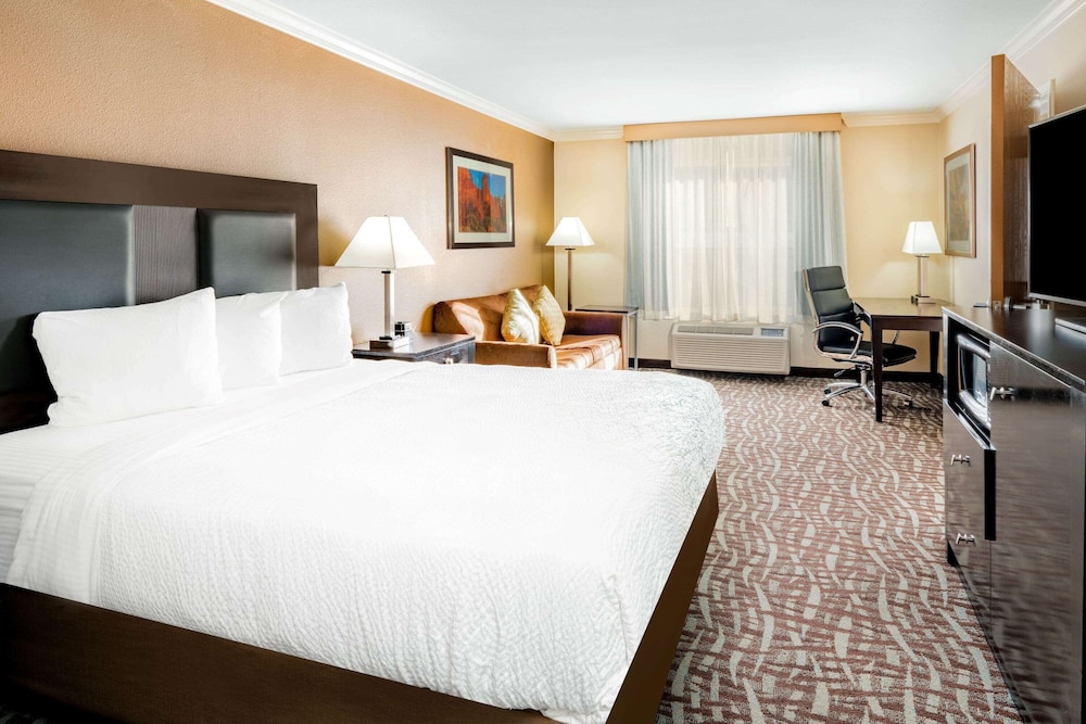 La Quinta Inn Suites Moab 14/48