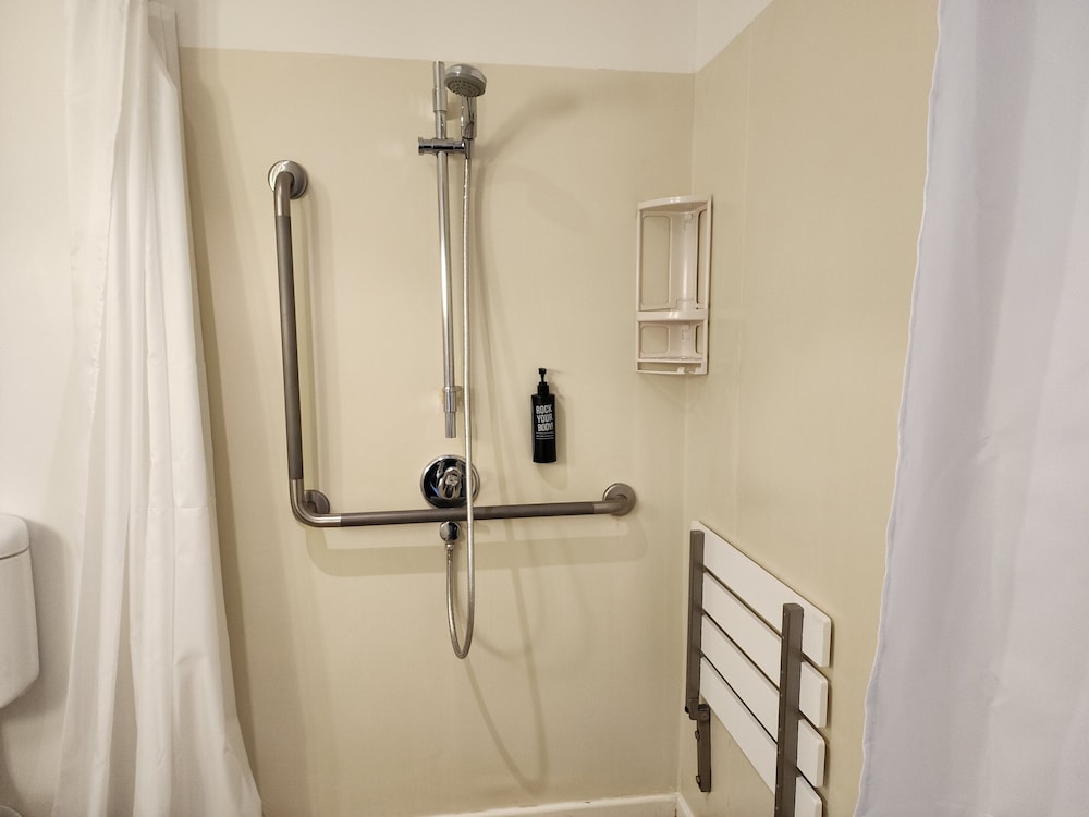 IBIS WELLINGTON 67/68