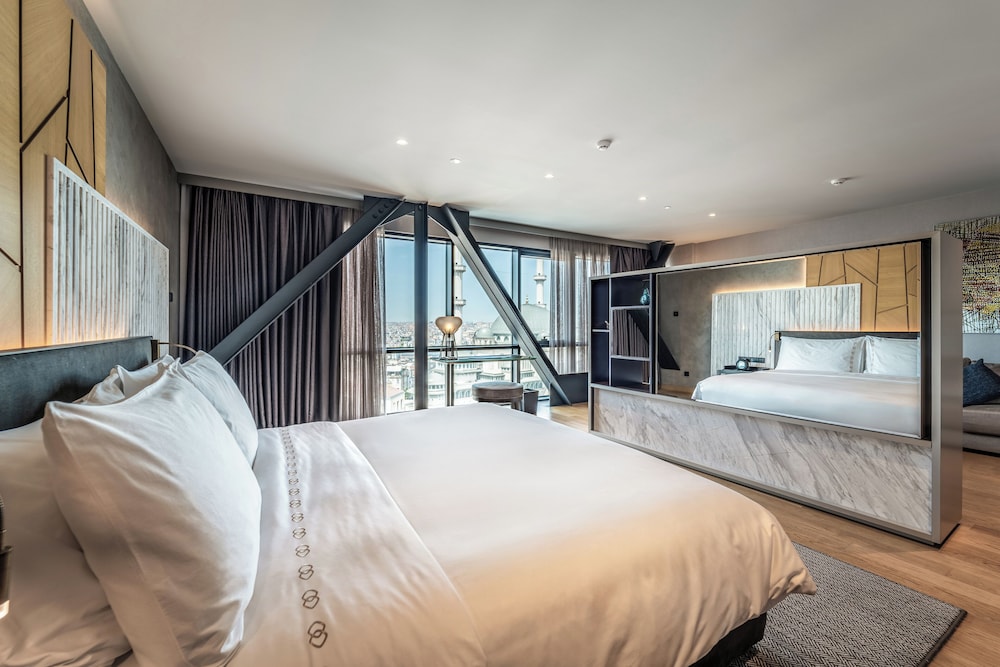 Signature, Suite, King Bed, Taksim Square View