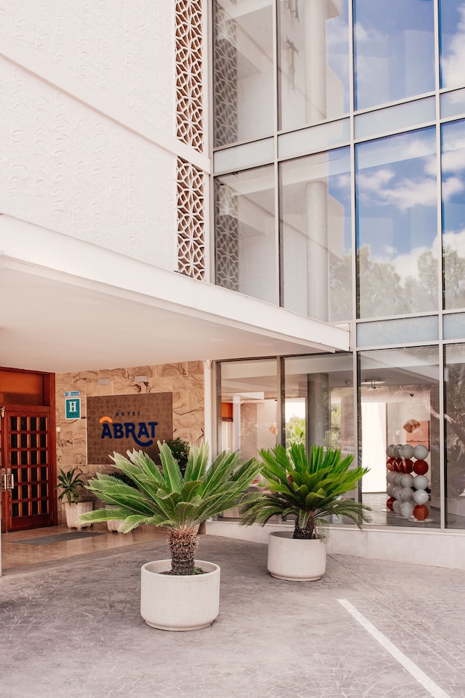 Abrat Hotel 5/64