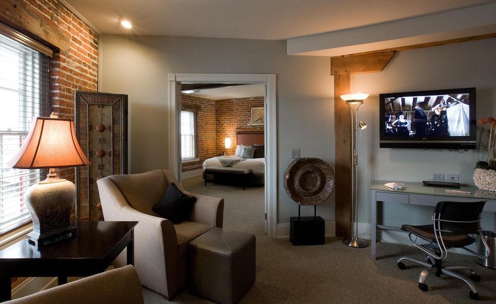 Lancaster Arts Hotel 34/61