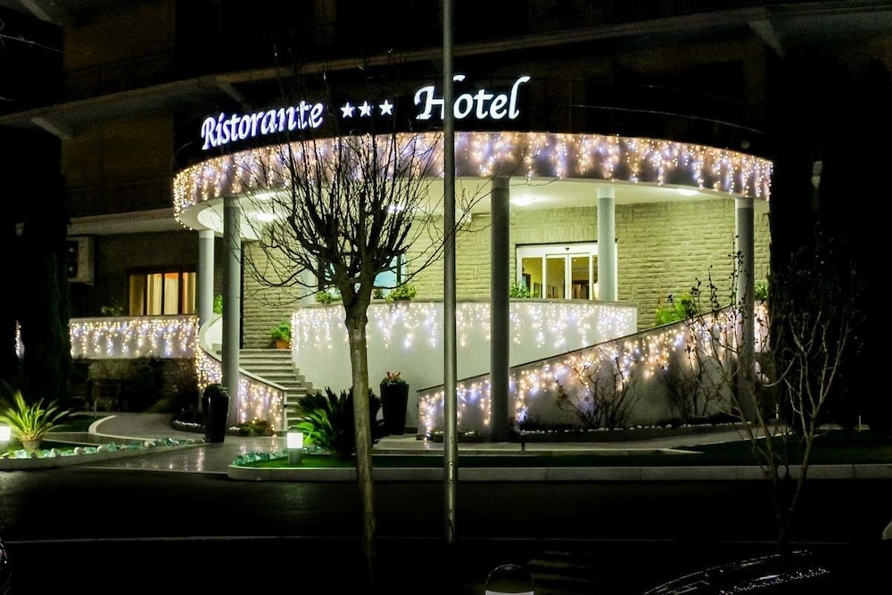 Aquila Hotel 4/16
