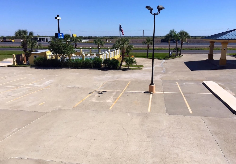Americas Best Value Inn Bishop Kingsville 13/20