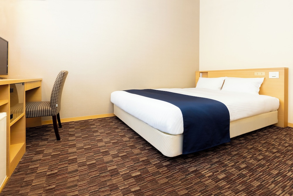 SEMI ROOM, SEMI DOUBLE BED