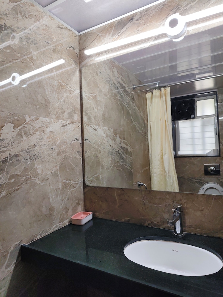 Hotel Shreyas 37/40
