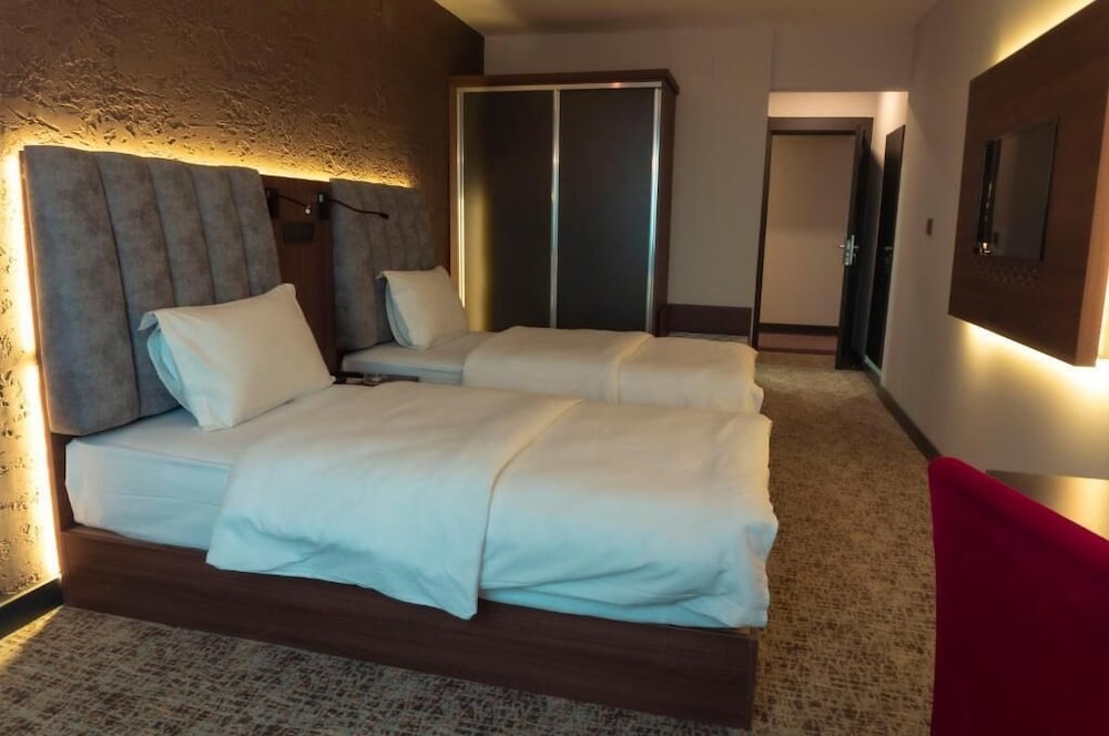 KIRCI HOTEL 15/48