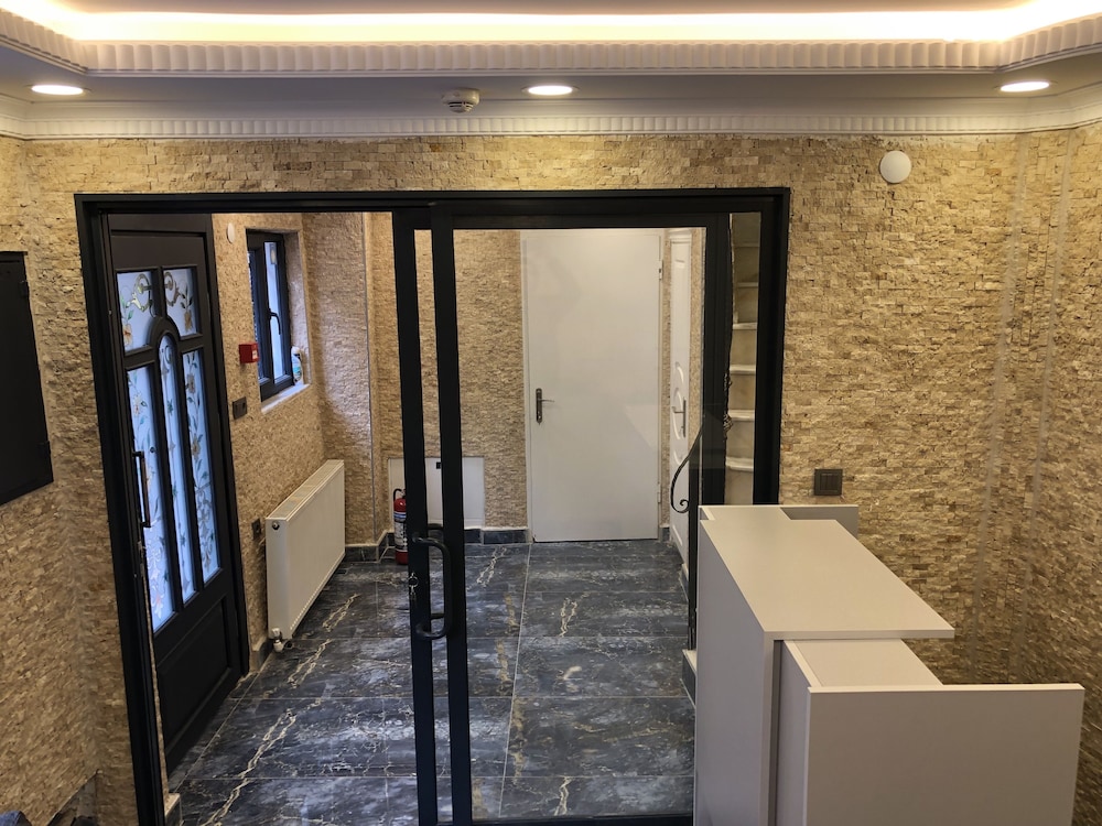Hotel Emir 24/50