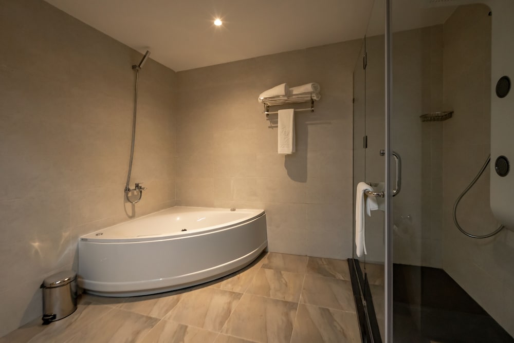 AD Hotel Pont d Hydra 33/35