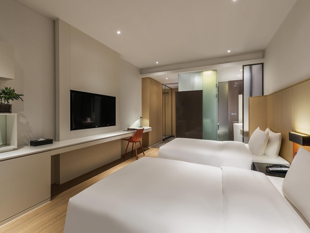 DELUXE, TWIN BEDS