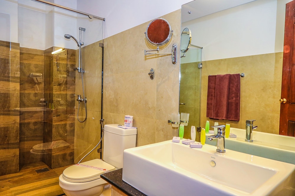 Oak Ray Regency Hotel 38/40