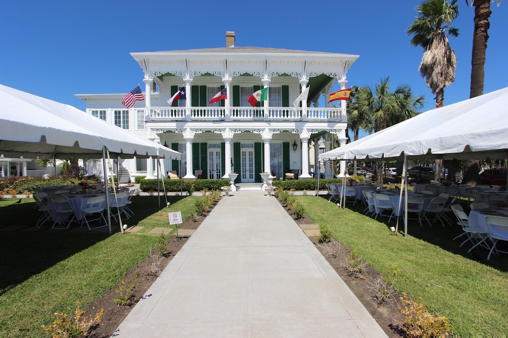 The George Manor 48/50