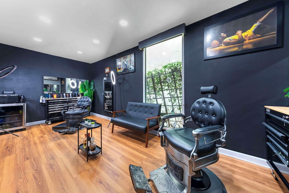 BLVD Hotel and Studios Universal-Hollywood, an Ascend Collection Hotel 54/75