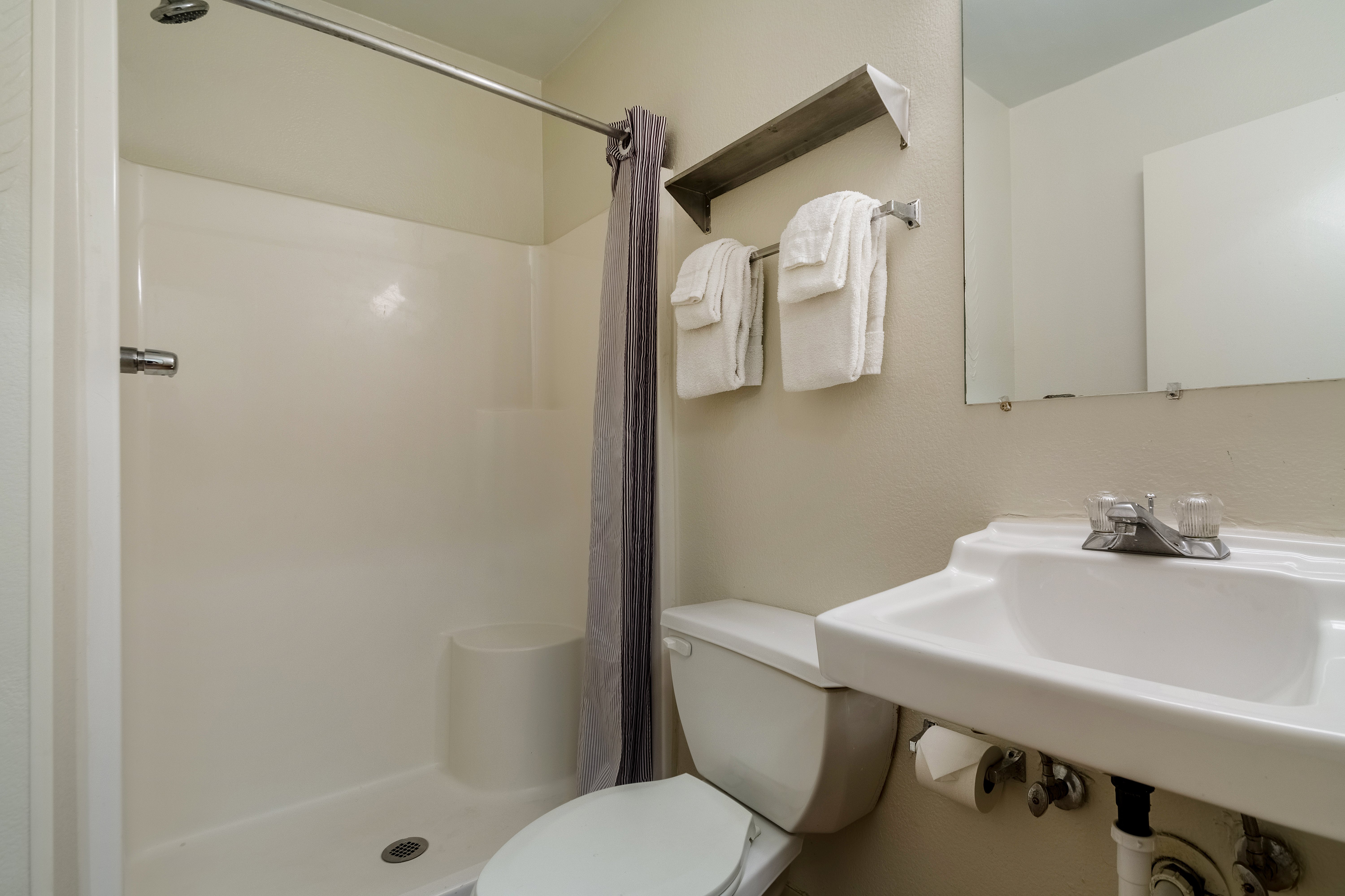 HomeTowne Studios by Red Roof Denver - Lakewood West 42/42