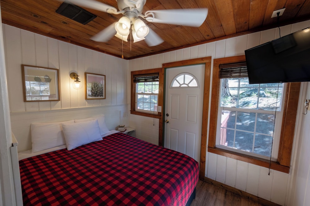 1 Bedroom, Cowbo, Cabin, Queen Bed